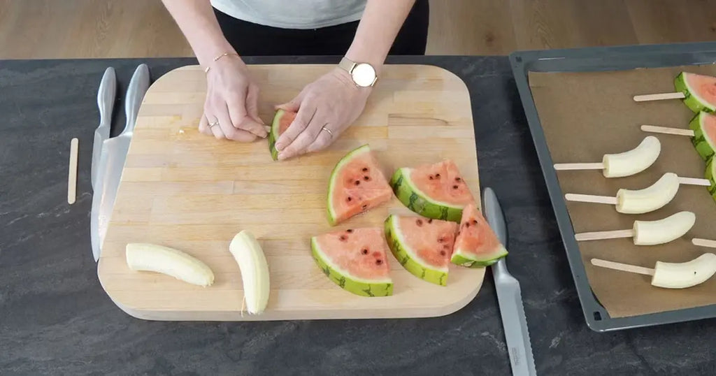 Mojando la fruta en chocolate