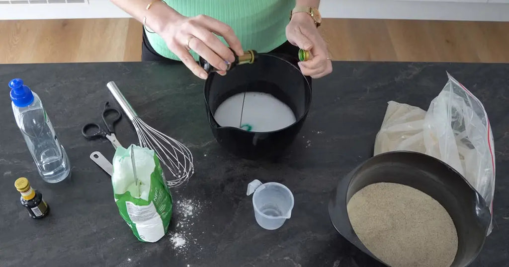 Agua jabonosa con colorante
